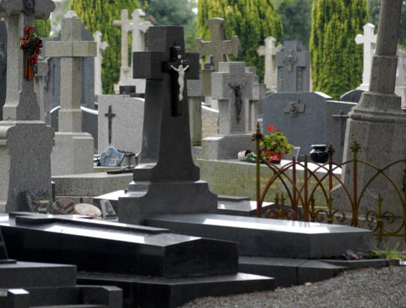 Rite religieux au cimetière